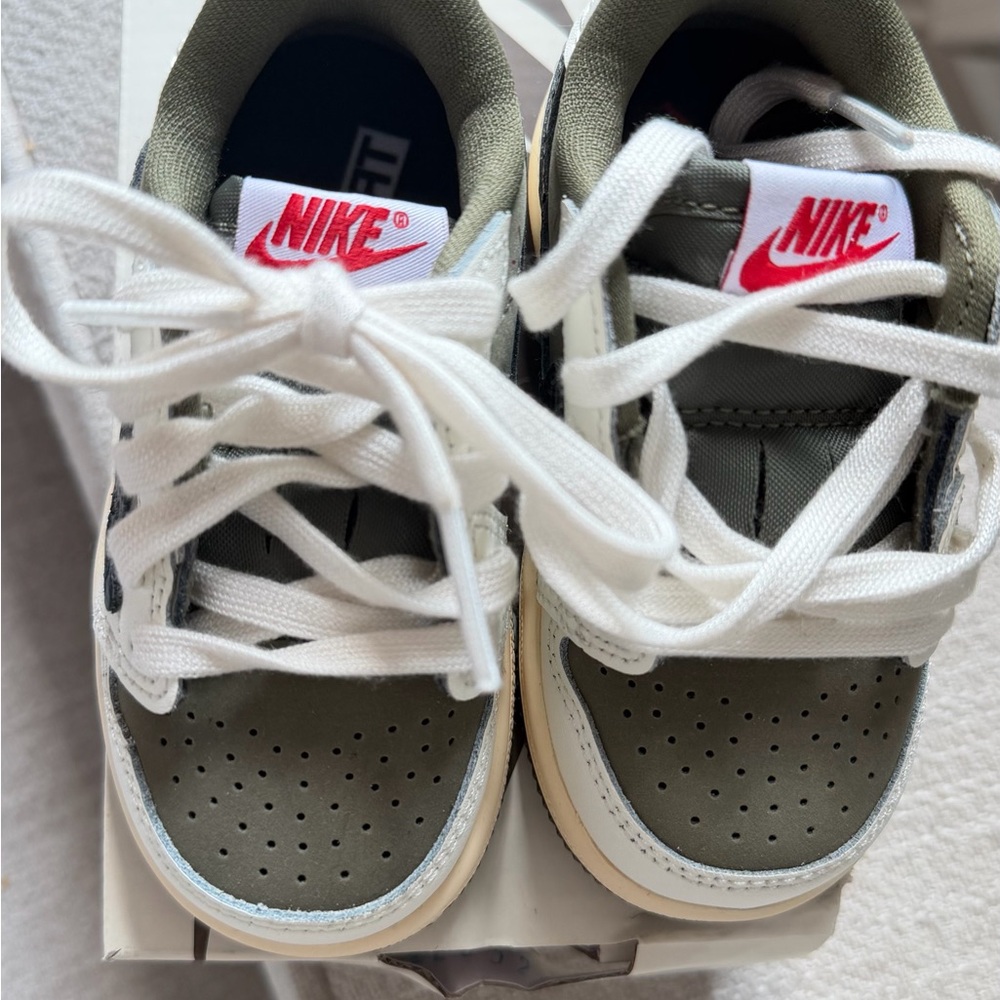 Jordan 1 low -Travis Scott 5c - Picture 3 of 4